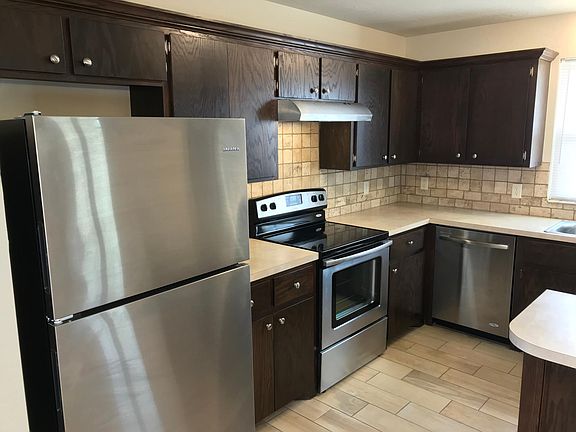 5th image of 415 NW Bell Ave