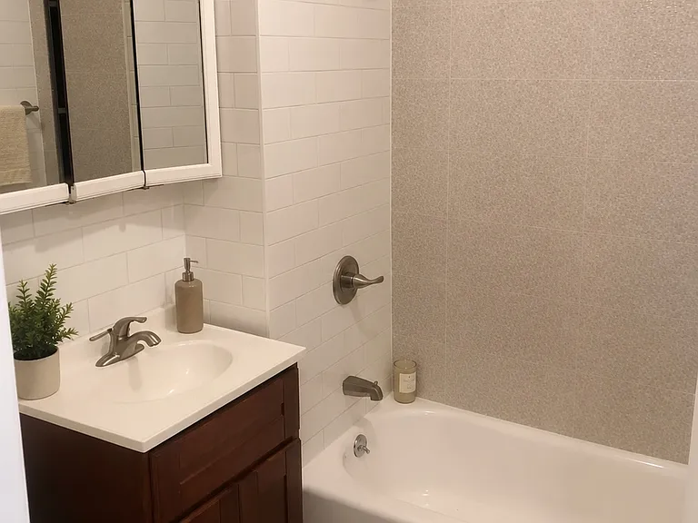 2052 E 15th St #3 — Photo 3
