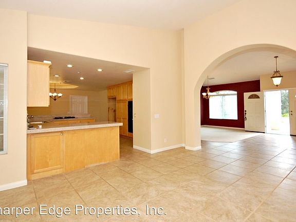 5th image of 1616 1/4 York Dr