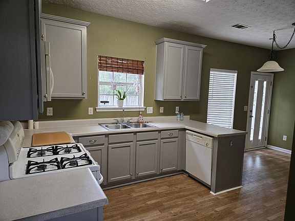 4th image of 2734 Plennie Ln