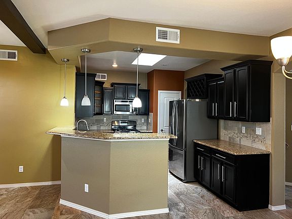 4th image of 14664 Hunters Grove Ave