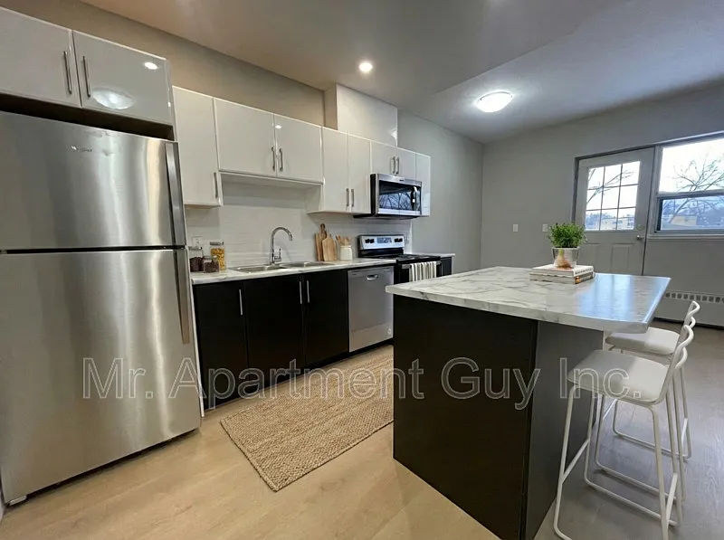 1 bed, 1.0 bath, $2,149 — Photo 2