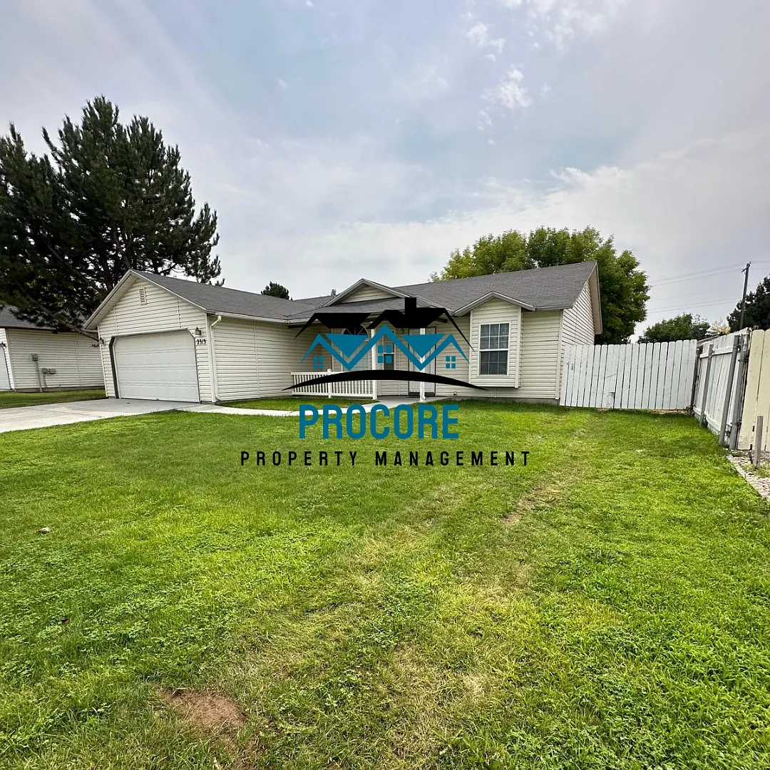 Three bedroom/2 bathrooms, Bonus room ready to be yours. — Photo 2