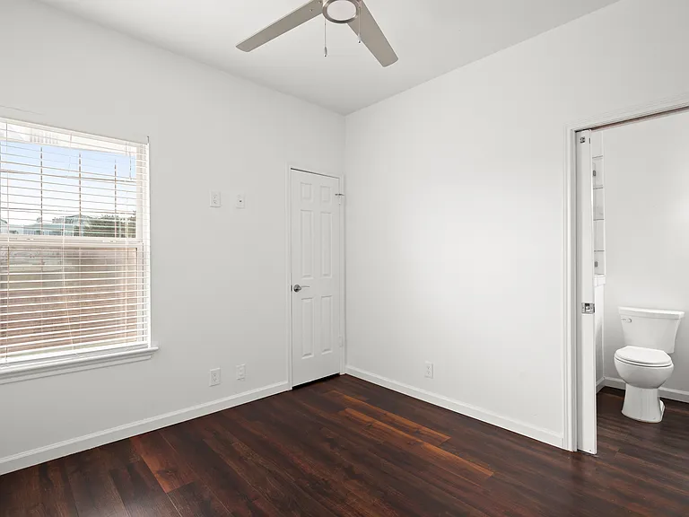 2414 Longview St #307 — Photo 9