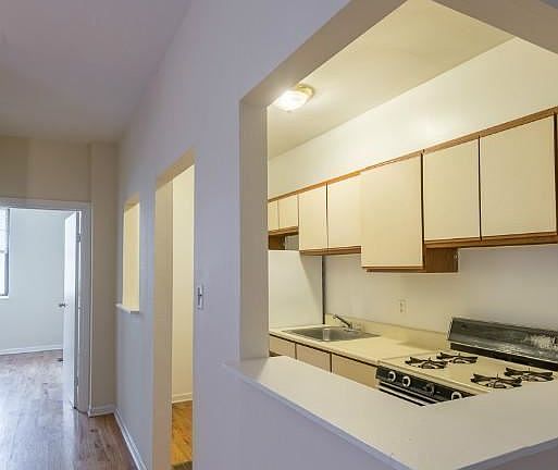 2nd image of 660 W Cornelia 10 #10