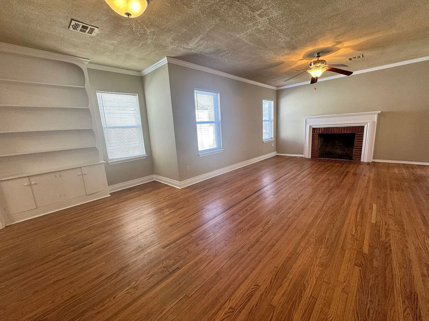 2 bedroom near 15th & Yale — Photo 2