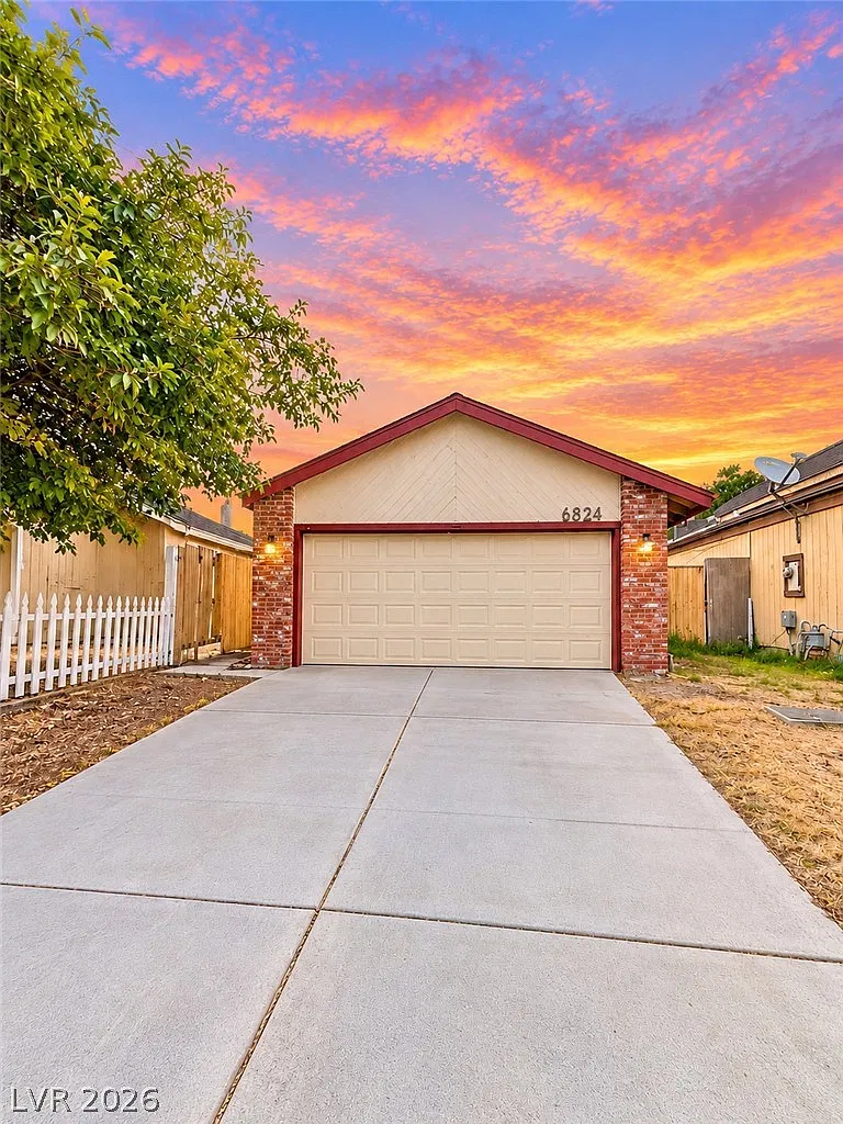 3 bed, 2.0 bath, 1055 sqft, $1,700 — Photo 1