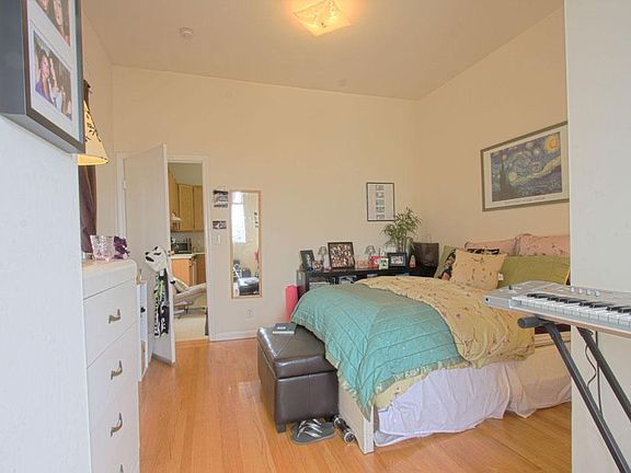 4th image of 1462 Clay St #5A