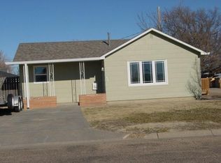 614 E 16th St, Goodland, KS 67735
