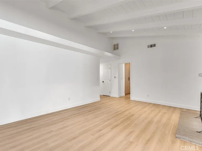 11528 Balboa Blvd — Photo 9