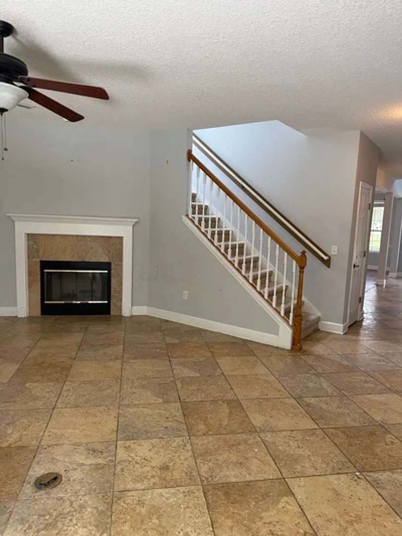 1676 Majestic View Ln — Photo 4