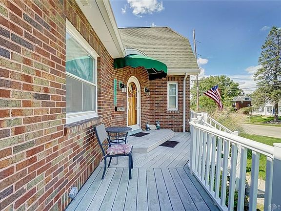 5th image of 1142 Irving Ave