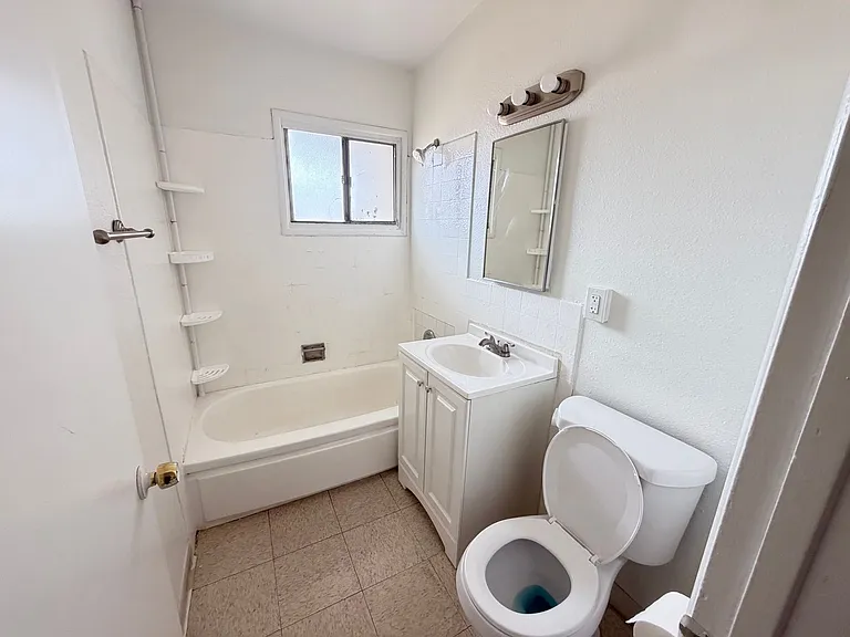 517 Palm Dr — Photo 8