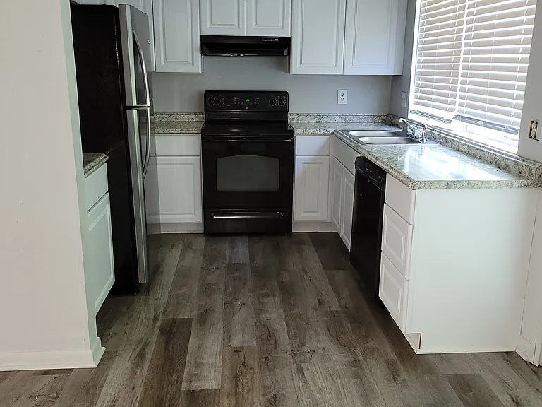11 Seville Dr — Photo 5