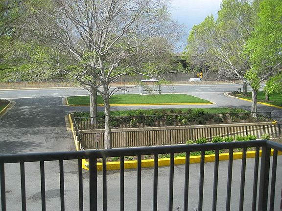 3rd image of 1300 Army Navy Dr #129-unit 129