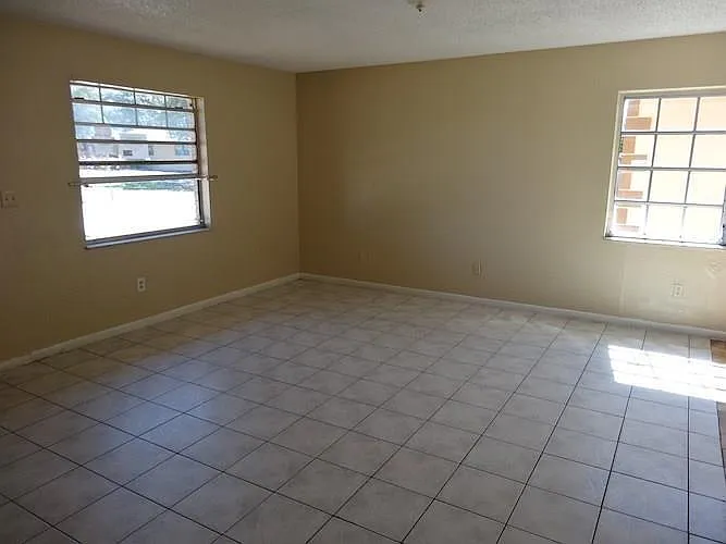 2400 NW 21st St #3 — Photo 12