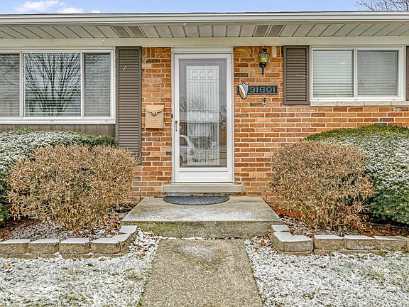 3rd image of 31601 Edgeworth Dr