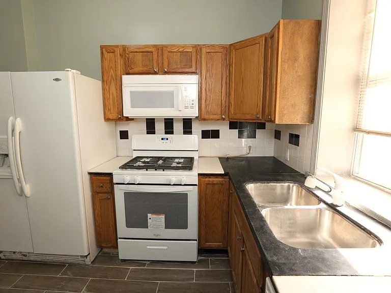 3207 Ward St — Photo 3