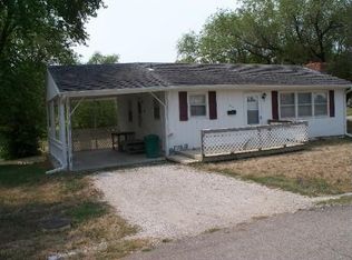 511 12th St, Valley Falls, KS 66088