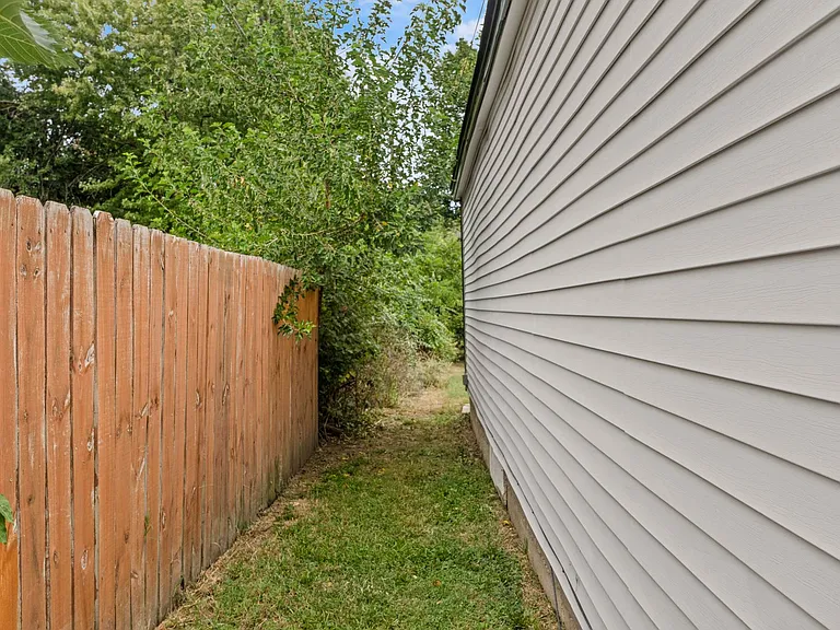 1616 E Funston St — Photo 5