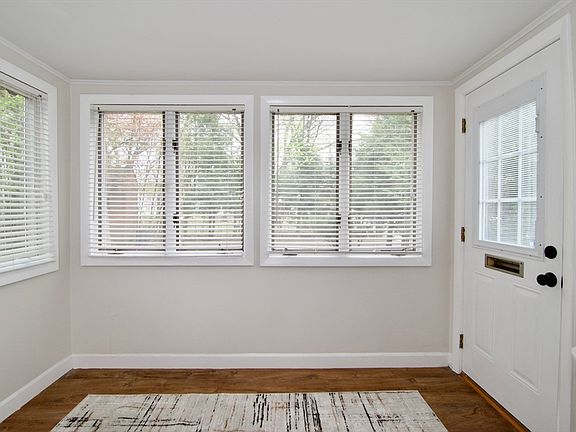 5th image of 1657 Carew St