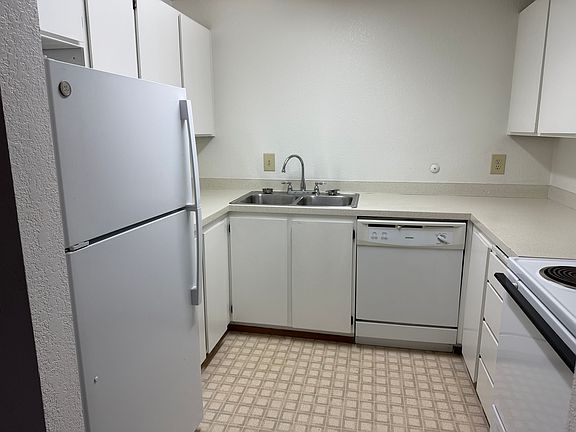 3rd image of 1824 N 103rd St #B4