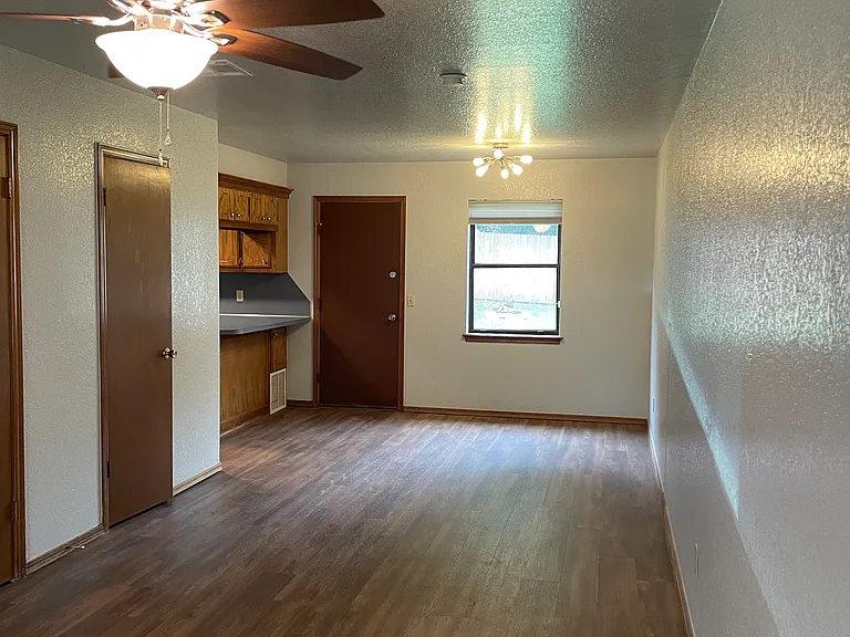 110 N Baumann Ave — Photo 3