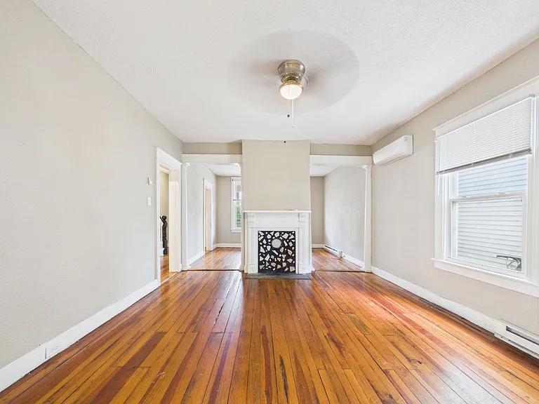 207 Wellford St — Photo 3