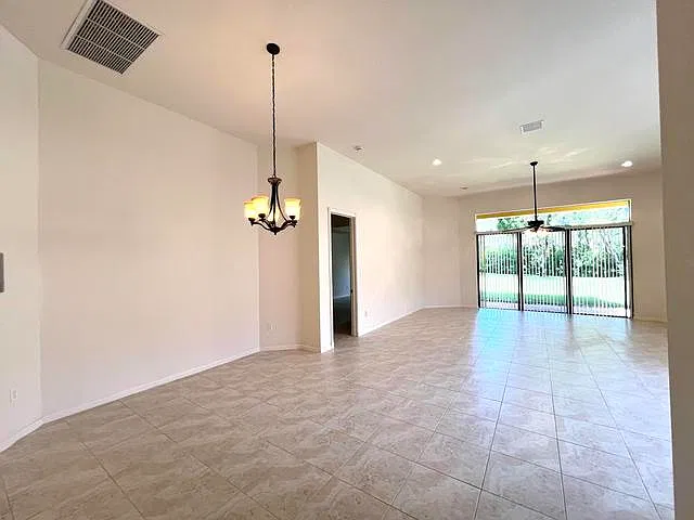 3 bed, 2300 sqft, $5,000 — Photo 4