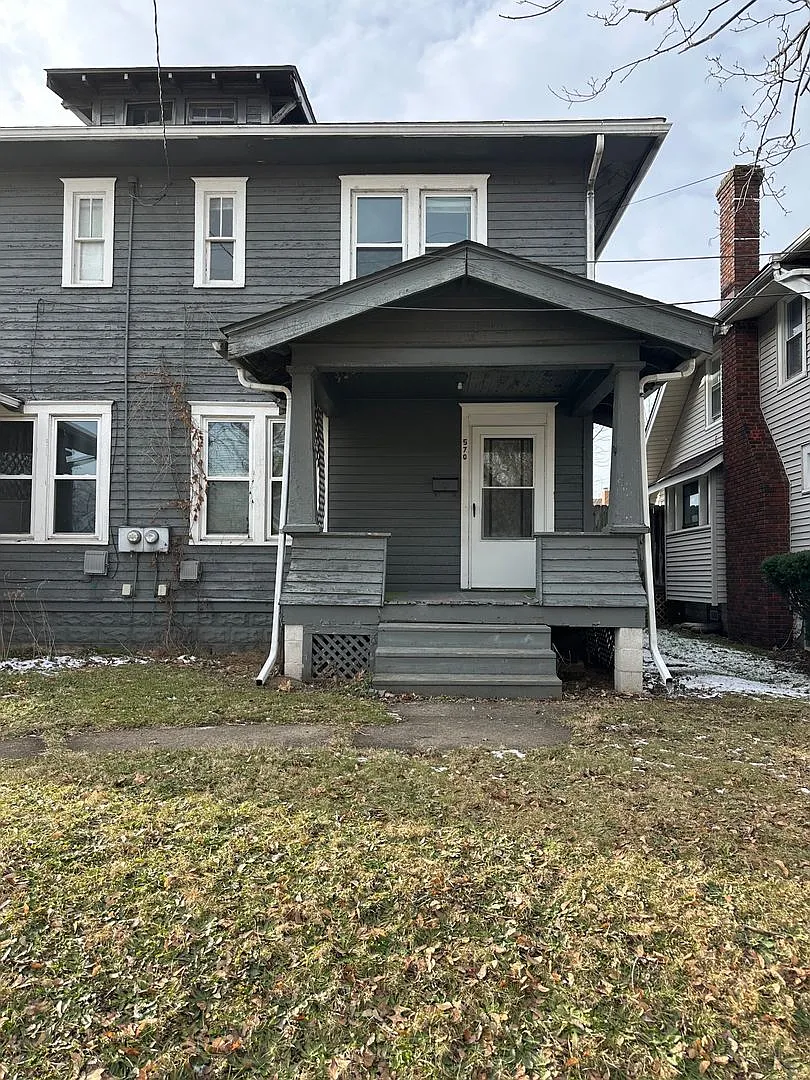 570 Lloyd St photo 1