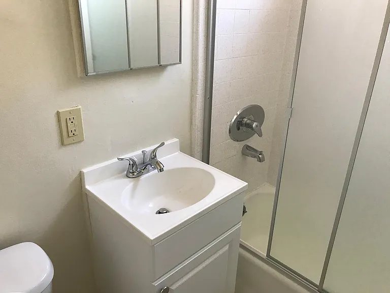 5615 Riverton Ave #1/2 — Photo 5