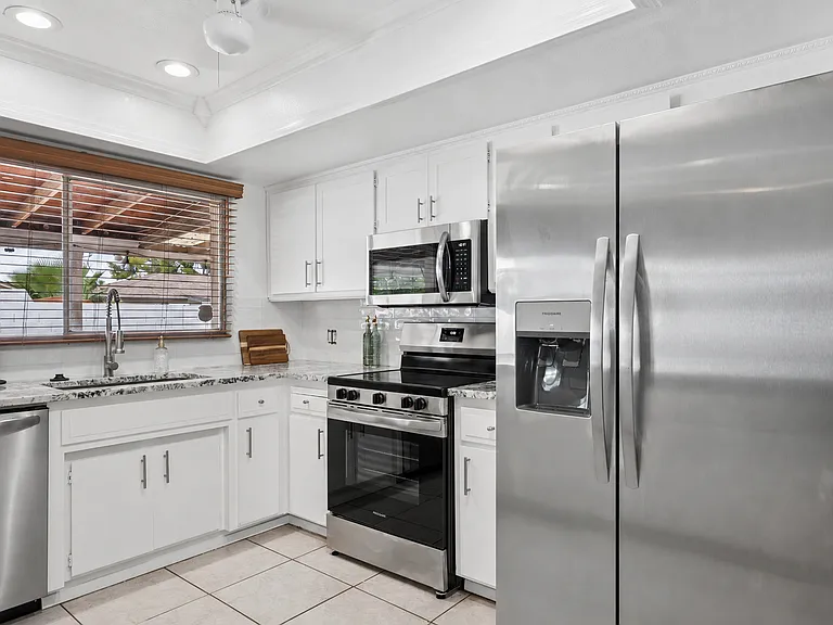 2319 E Loma Vista Dr — Photo 13