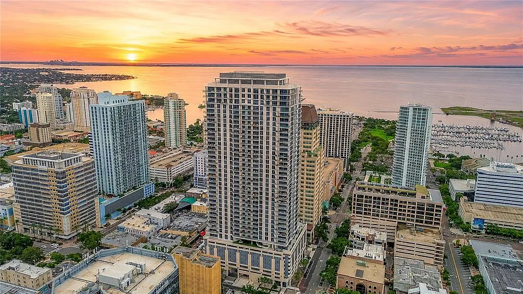 2 bed, 2.5 bath, 1788 sqft, $8,000 — Photo 1