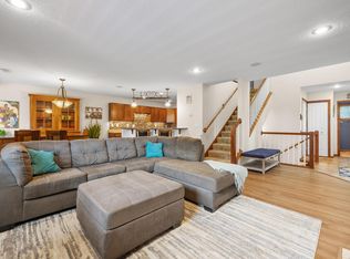 15221 Stonewood Ter, Burnsville, MN 55306