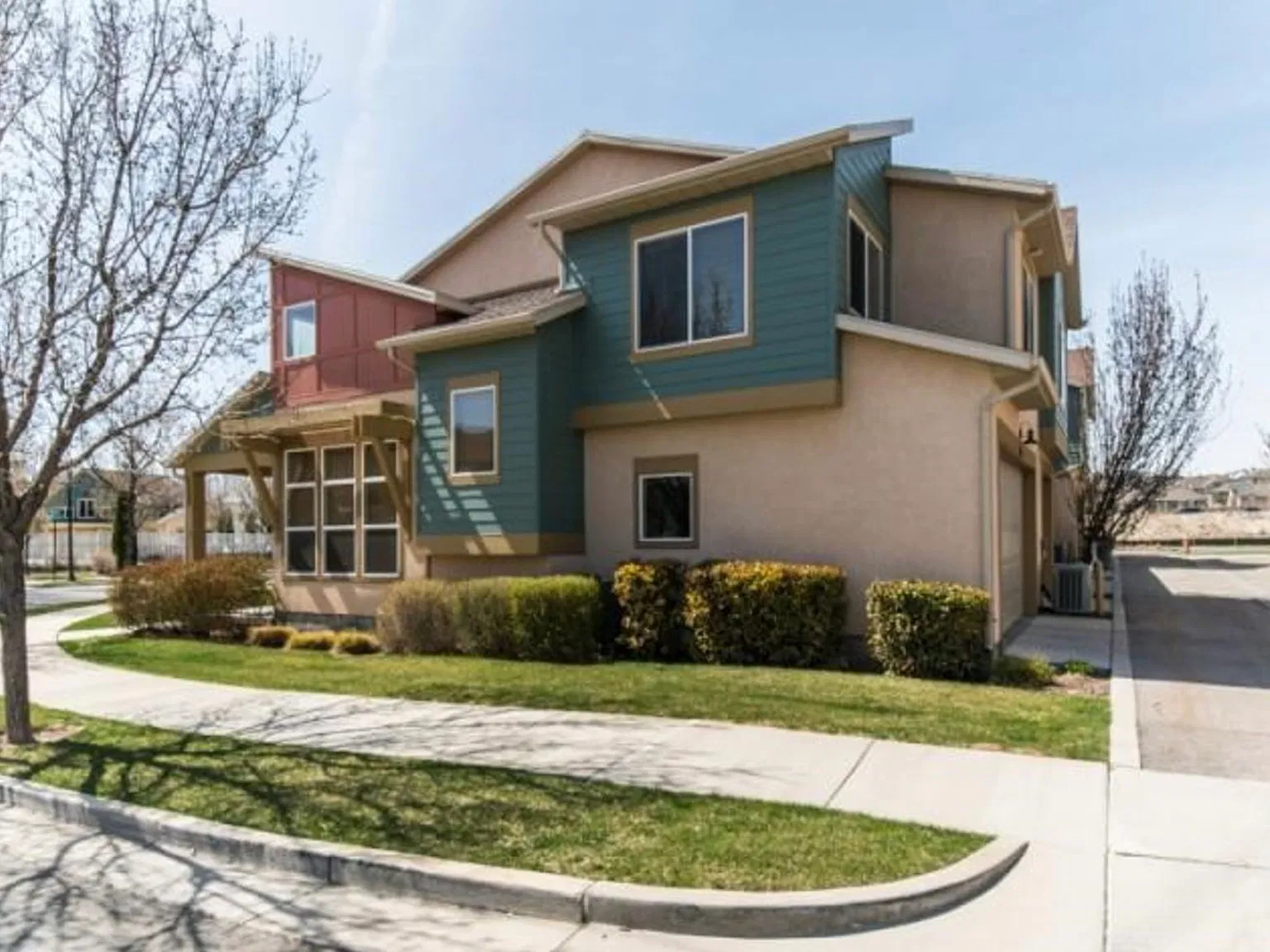 3 bed, 2.5 bath, 1558 sqft, $2,200 — Photo 3