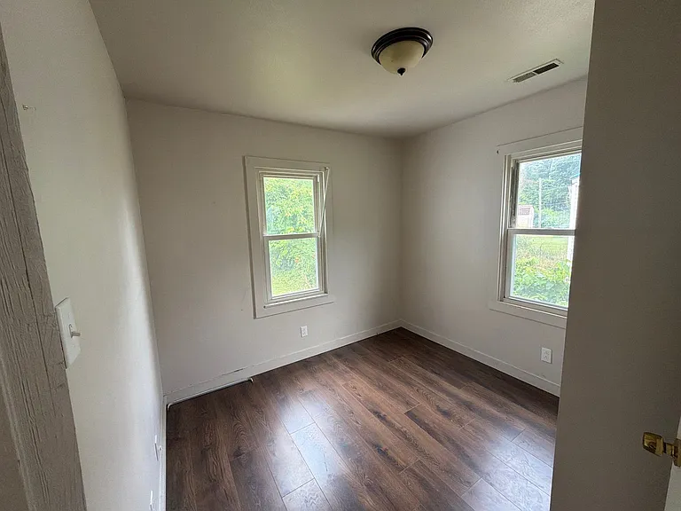 222 Nadine St — Photo 7