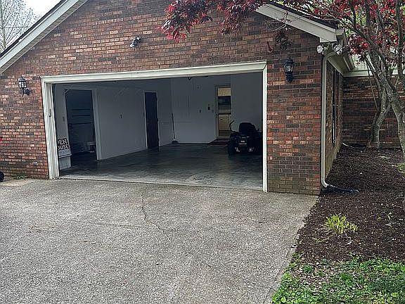 3rd image of 2204 Autumnview Ln