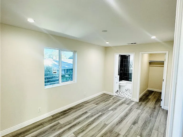 9318 Encino Ave — Photo 23