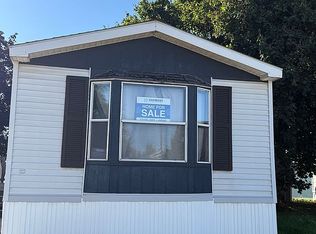 294 Monmouth St SW, Cedar Rapids, IA 52404