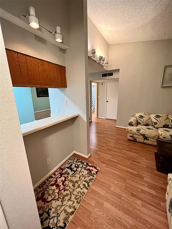 1 bed, 588 sqft, $1,150 — Photo 3