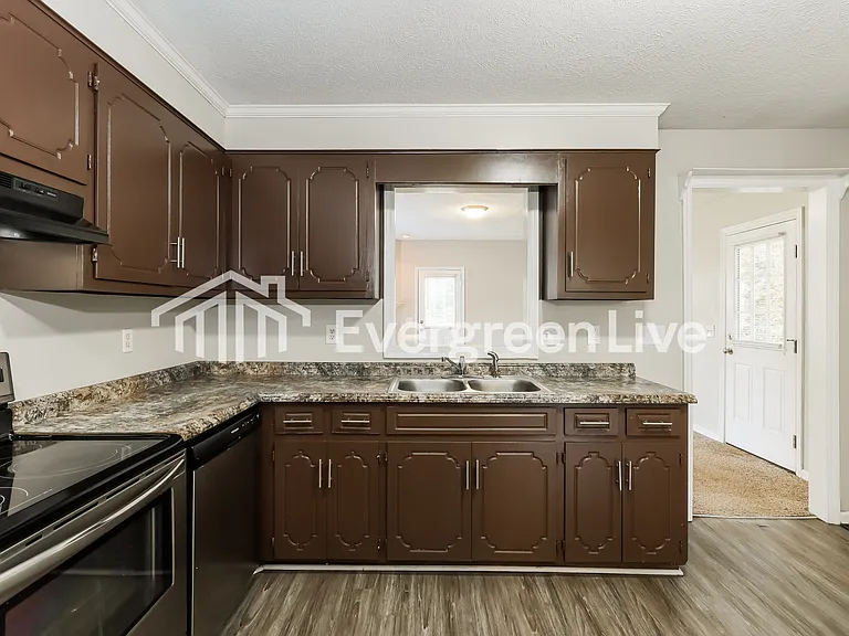 204 Belair Rd — Photo 6
