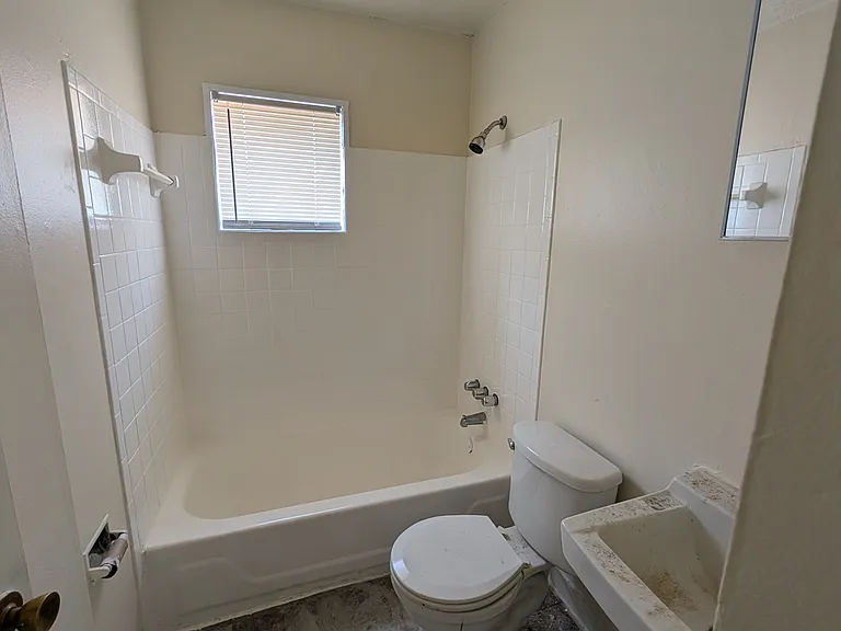 2012 Avenue H #C — Photo 9