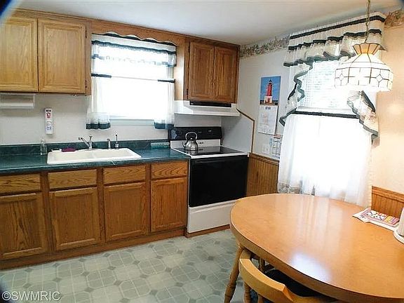 3rd image of 330 58th St SE