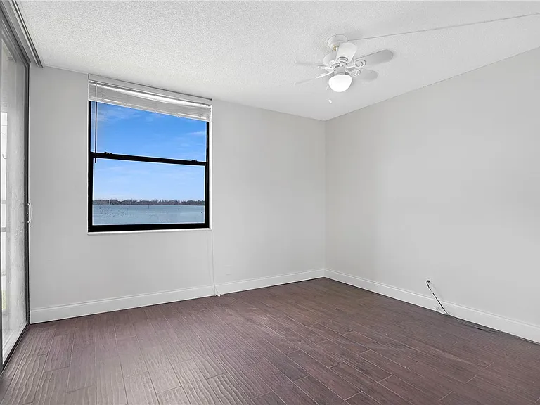 109 Lake Emerald Dr #110 — Photo 24