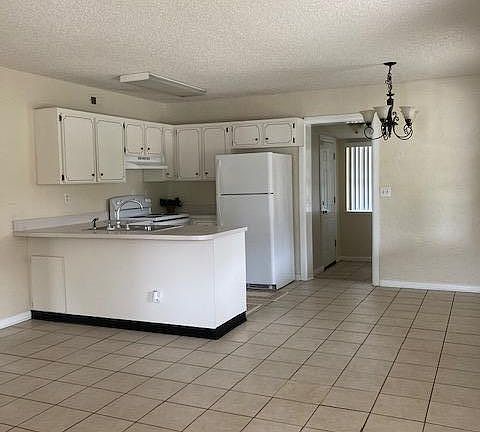 Kitchen - Counter has room for bar stools