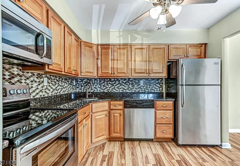 798 Eves Dr #2R — Photo 14
