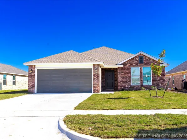 111 S 26th St, Collinsville, OK 74021