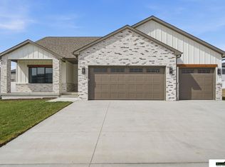 9515 Breashears St, Lincoln, NE 68516