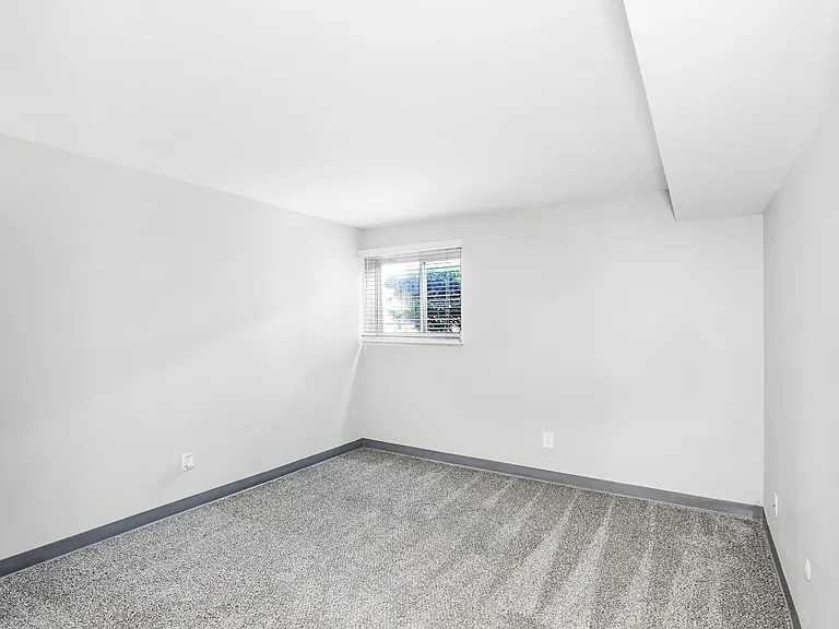 Thurber Square Apartments — Photo 23