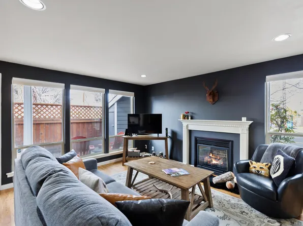 111 NW Hawthorne Ave APT 1, Bend, OR 97703